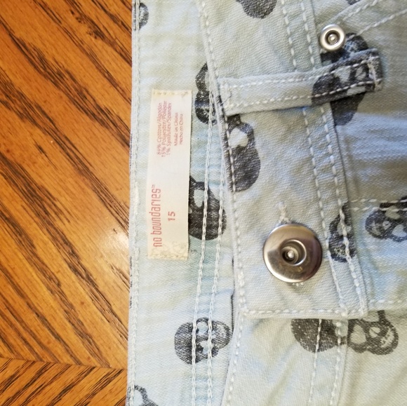 Skull shorts - Picture 3 of 3